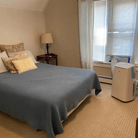 Cozy 3 & 4 Bed Home 2 Blocks To Hospitals & Lambeau Green Bay Exterior foto