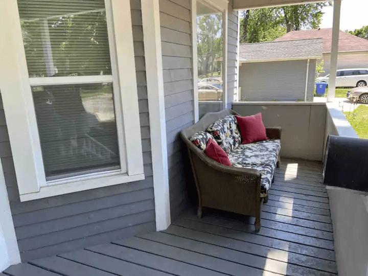 Cozy 3 & 4 Bed Home 2 Blocks To Hospitals & Lambeau Green Bay Exterior foto