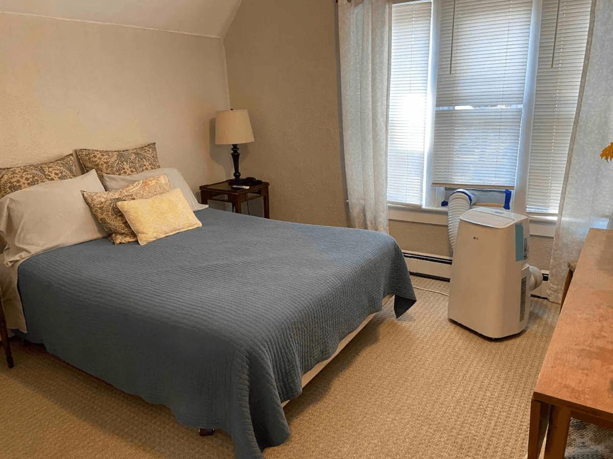 Cozy 3 & 4 Bed Home 2 Blocks To Hospitals & Lambeau Green Bay Exterior foto